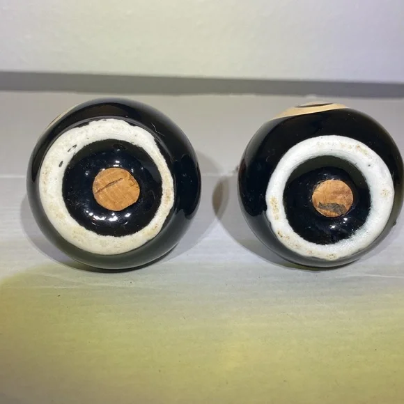 Vintage 50’s Hex Pussycats atop 8 Balls “ They Ward Evil Away” Salt & Pepper Set - Picture 6 of 11